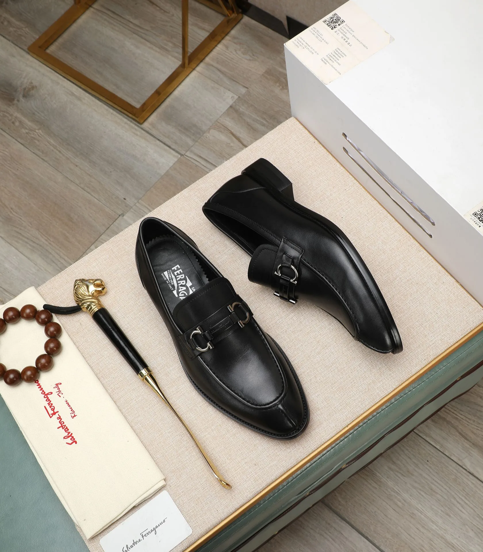 Men's shoes 💰540📛📛(water-dyed cowhide) Salvatore Ferragamo high-end (Salvatore Ferragamo) is the world's top luxury footwear brand. It comes from the fashion kingdom of Italy and is famous all over the world for its traditional handmade design and novel styles...🚶🏻🚶🏻New suit shoes are available simultaneously at the counter. This model is purely handmade. The fabric is imported from Italy's original first-layer cowhide. Soft water-dyed cowhide lining. Original authentic outsole🌀🌀Size: 38➖44 (45 customized)